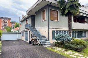 VILLA SINGOLA SU UNICO LIVELLO LIBERA SUBITO!