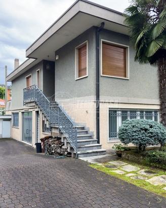 VILLA SINGOLA SU UNICO LIVELLO LIBERA SUBITO!