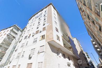 2 LOCALI A NAPOLI