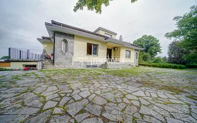 VILLA INDIPENDENTE RISTRUTTURATA IN CLASSE C CON V