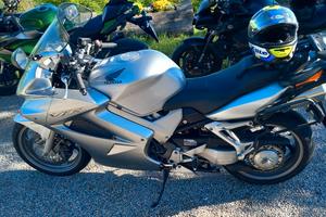 moto vfr 800