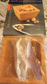 schiaccianoci con ciotola in bambù Brandani 