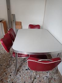 Tavolo da pranzo stile anni 50 con sedie