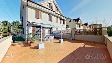 SPLENDIDA VILLA BIFAMILIARE A POCHI PASSI DAL CENT