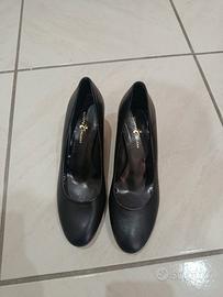 Scarpe donna décolleté con tacco a zeppa nere