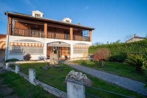 Villa di 297 m² con più di 5 locali e box auto dop