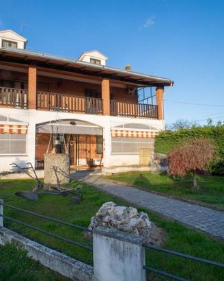 Villa di 297 m² con più di 5 locali e box auto dop