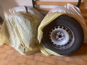 Cerchi in ferro con pneumatici 4 stagioni