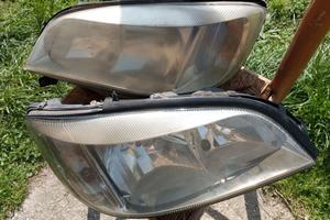 2 Fari anteriori dx e sx Opel Zafira prima serie