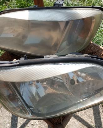 2 Fari anteriori dx e sx Opel Zafira prima serie