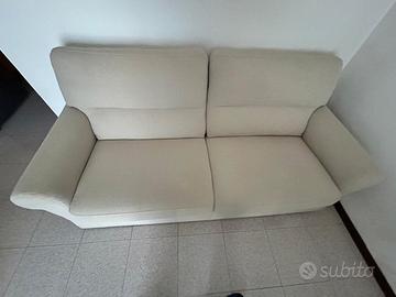 Divano in tessuto a due posti