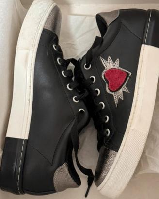 Sneakers nere Divine Follie Tg 37