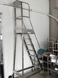 Scala movibile con piattaforma