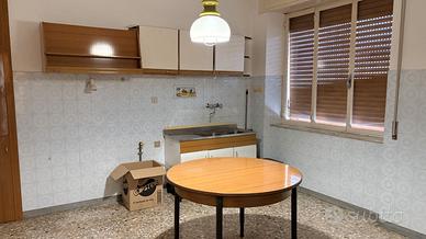 Cucina anni 70, buono stato, solo ritiro