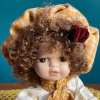 Bambola in porcellana