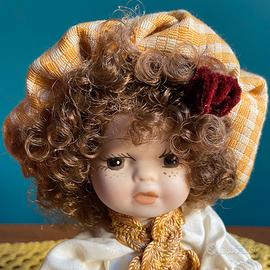 Bambola in porcellana