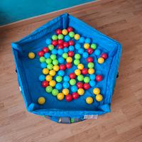 trampolino/piscina con palline per bambini