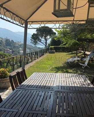 Villa di 344 m² con più di 5 locali e box auto a R
