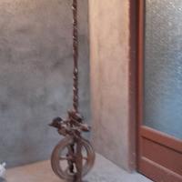 Antico arcolaio con lampada