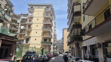 NEGOZIO A NAPOLI
