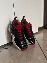 Jordan Max Aura 6 rosse ,nere e bianche.