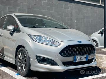 FORD FIESTA ST-line