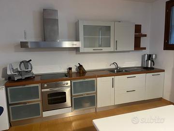 Cucina Gatto con elettrodomestici e cassettiera