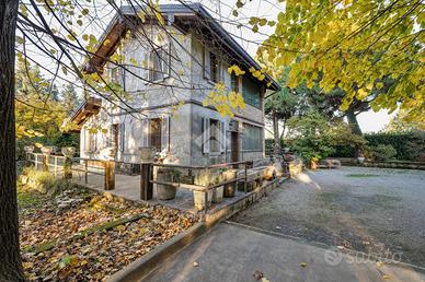 VILLA SINGOLA A CALUSCO D'ADDA