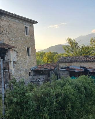 Casale con Terreno