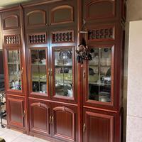 Sala da pranzo in mogano: vetrina + tavolo + sedie