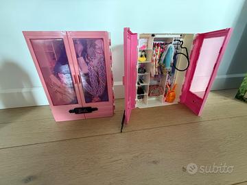 armadio barbie pieno di vestiti
