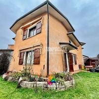 VILLA BIFAMILIARE CON GIARDINO