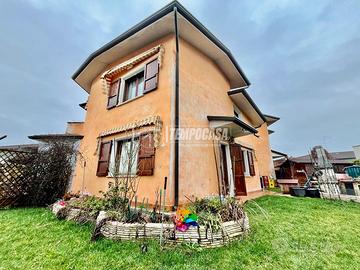 VILLA BIFAMILIARE CON GIARDINO