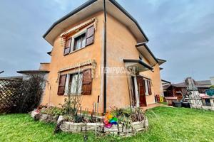 VILLA BIFAMILIARE CON GIARDINO