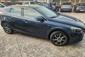 VOLVO V40 D2 R-design cross