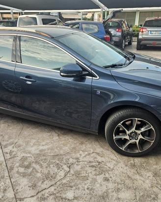 VOLVO V40 D2 R-design cross