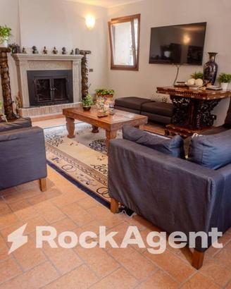 CASA INDIPENDENTE CON VISTA SUL CASTELLO