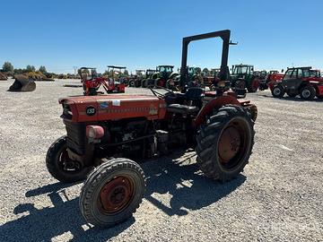 Massey Ferguson trattore agricolo frutteto 130