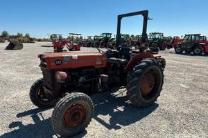 Massey Ferguson trattore agricolo frutteto 130