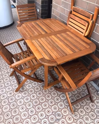 Tavolo legno di acacia allung.+ 4 sedie a poltrona