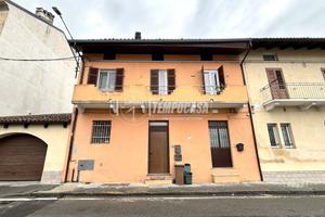 CASA INDIPENDENTE CON BOX AUTO A GAGLIANICO!