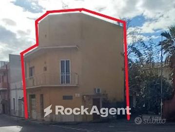 FABBRICATO D'ANGOLO UNIFAMILIARE