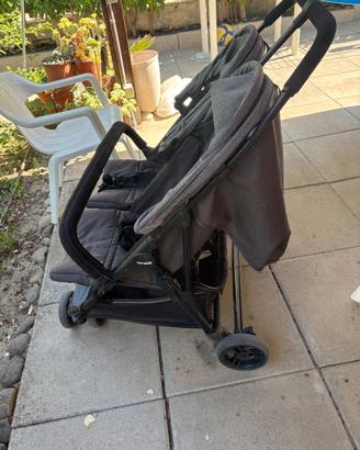 Passeggino gemellare brevi
