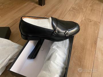 Scarpe doppia fibia eleganti nuove