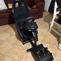 simulatore da corsa con sedile volante e pedali