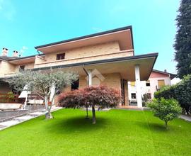 VILLA A SCHIERA D'ANGOLO A SENAGO