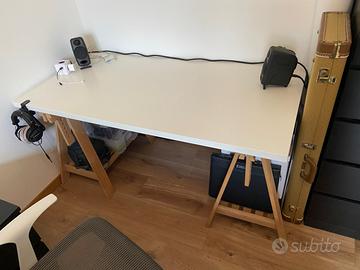 Scrivania IKEA a cavalletto