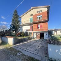 Ampio appartamento tricamere con accessori