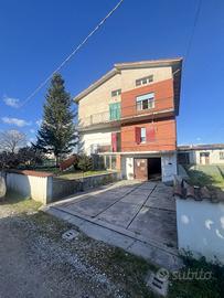 Ampio appartamento tricamere con accessori