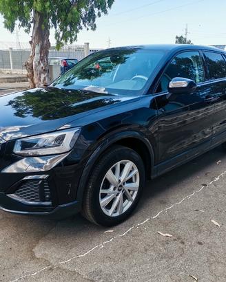 Audi Q2 35 2.0 tdi Identity Black s-tronic